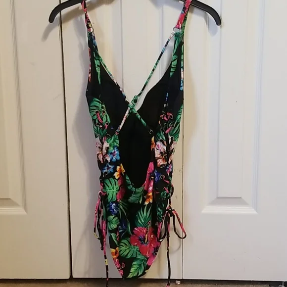 E37 SIREN: WOMENS FLOWERED BATHING SUIT - Picture 5 of 6